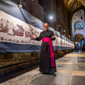 Tewkesbury Abbey welcomes Bayeux Tapestry replica